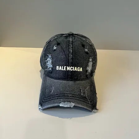 バレンシアガ 帽子