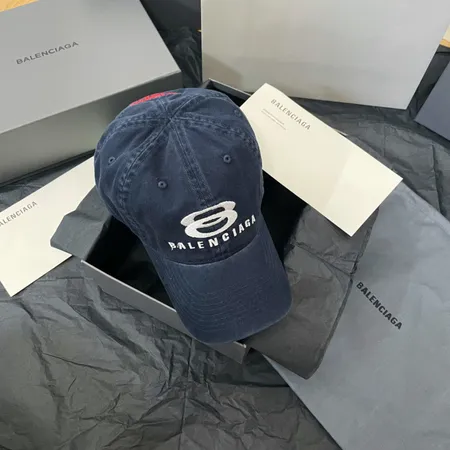 バレンシアガ 帽子