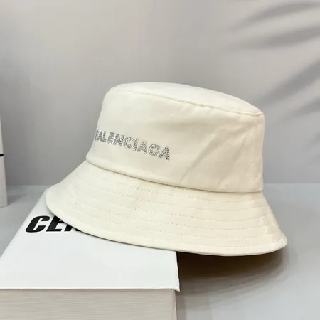 バレンシアガ 帽子