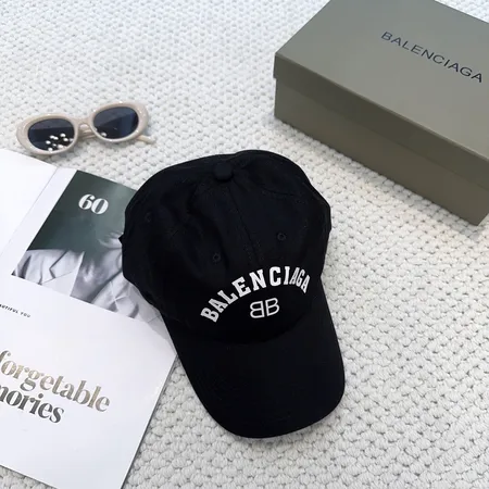 バレンシアガ 帽子