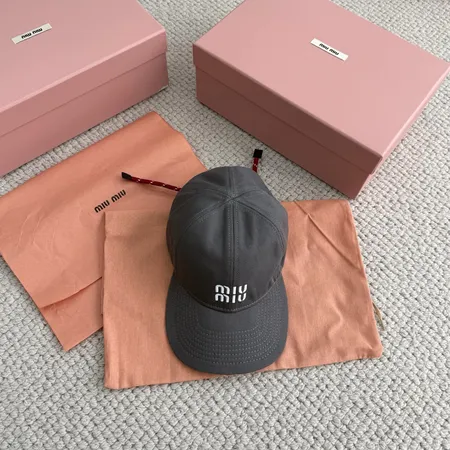 ヴァレンティノ 帽子