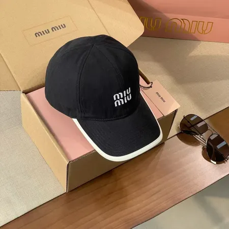 ヴァレンティノ 帽子