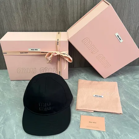 ヴァレンティノ 帽子