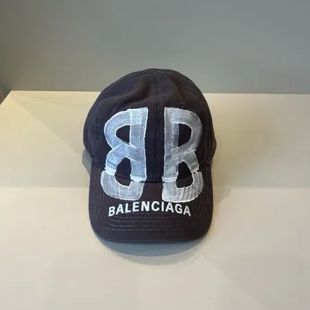 バレンシアガ 帽子