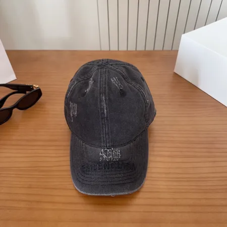 バレンシアガ 帽子