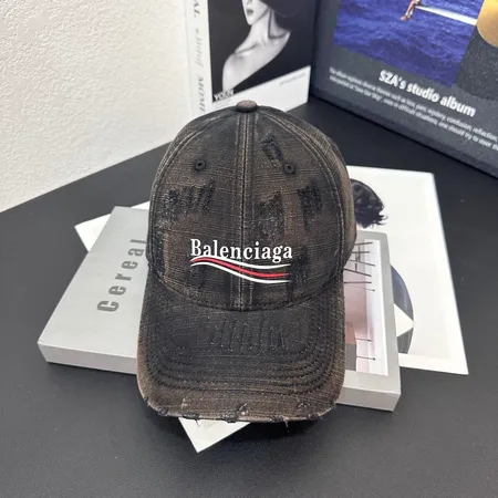 バレンシアガ 帽子