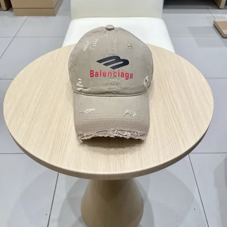 バレンシアガ 帽子