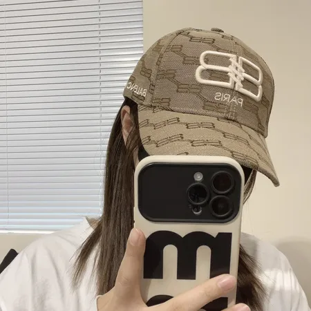 バレンシアガ 帽子