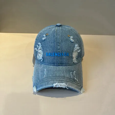 バレンシアガ 帽子