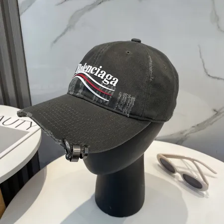 バレンシアガ 帽子