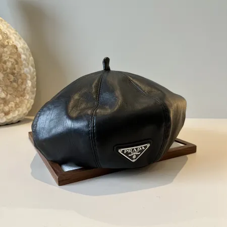 プラダ 帽子