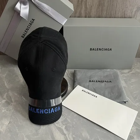 バレンシアガ 帽子