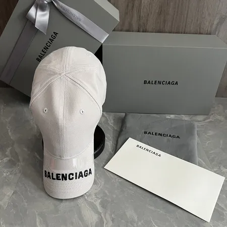 バレンシアガ 帽子