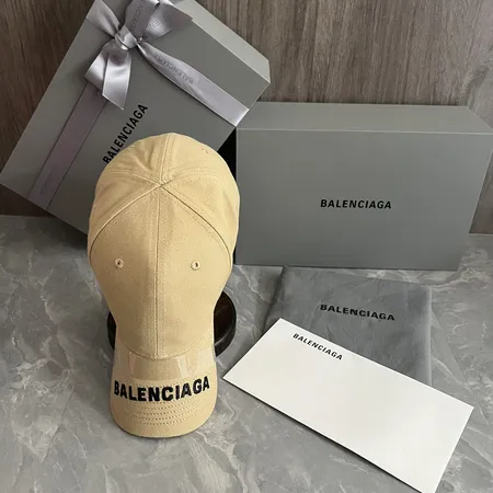 バレンシアガ 帽子