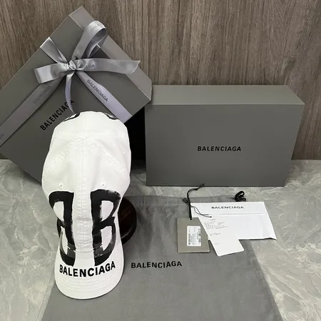 バレンシアガ 帽子