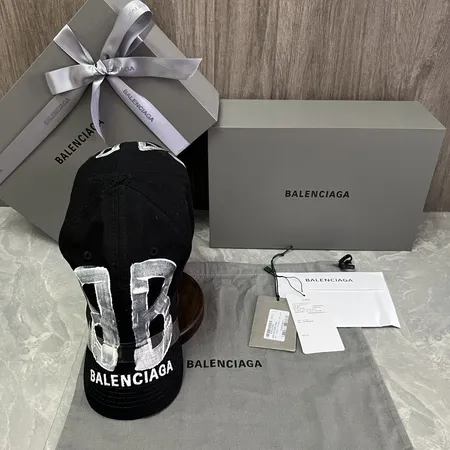 バレンシアガ 帽子