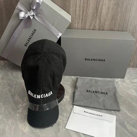 バレンシアガ 帽子