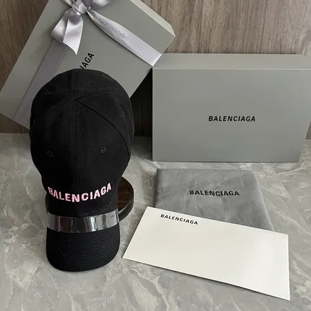 バレンシアガ 帽子