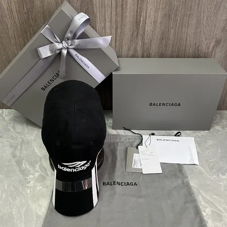 バレンシアガ 帽子