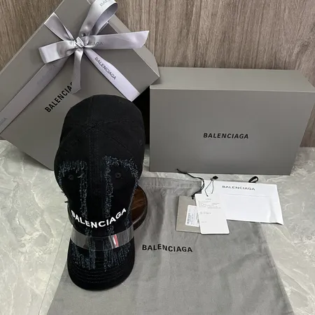 バレンシアガ 帽子