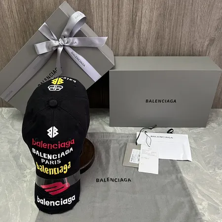 バレンシアガ 帽子