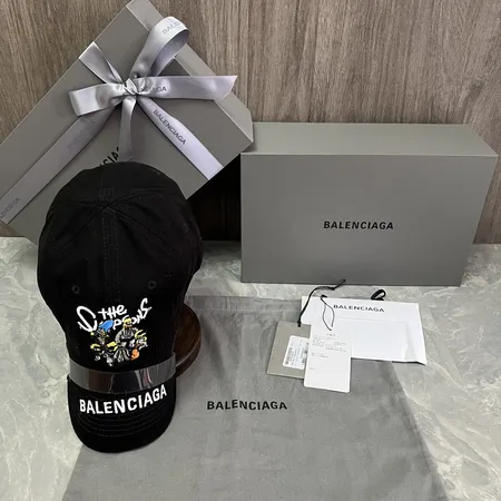 バレンシアガ 帽子