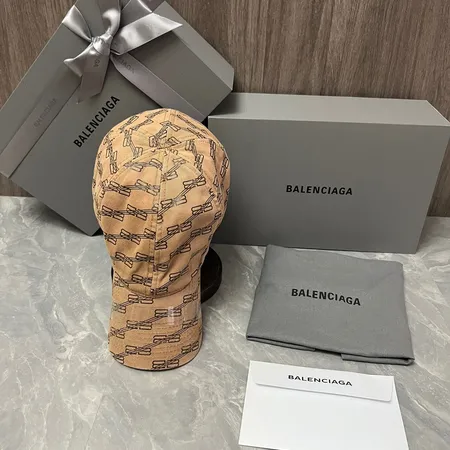 バレンシアガ 帽子