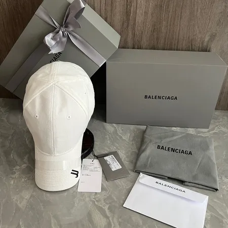 バレンシアガ 帽子