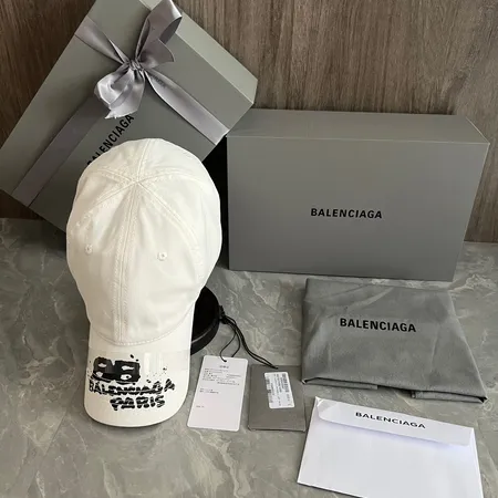 バレンシアガ 帽子
