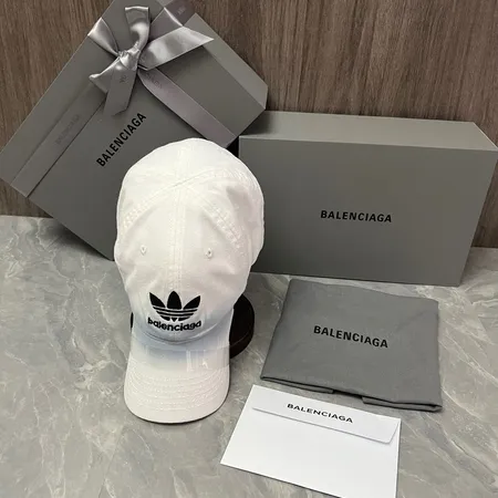 バレンシアガ 帽子