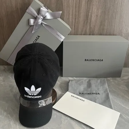 バレンシアガ 帽子