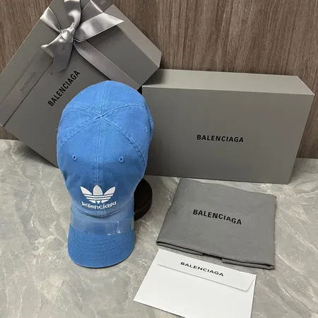 バレンシアガ 帽子