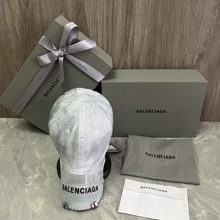 バレンシアガ 帽子