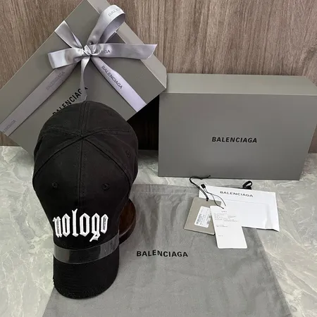 バレンシアガ 帽子