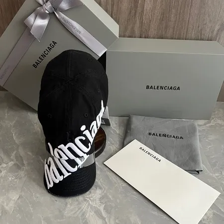 バレンシアガ 帽子