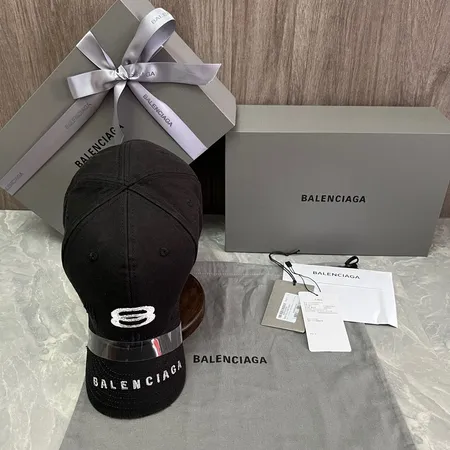 バレンシアガ 帽子