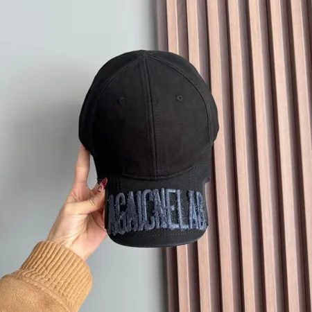 バレンシアガ 帽子