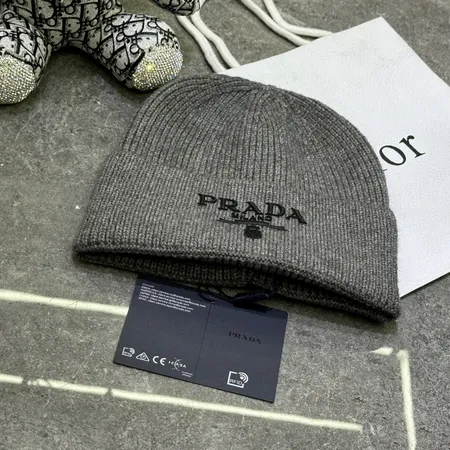 プラダ 帽子