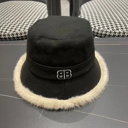 バレンシアガ 帽子