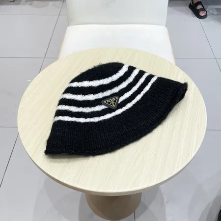 プラダ 帽子