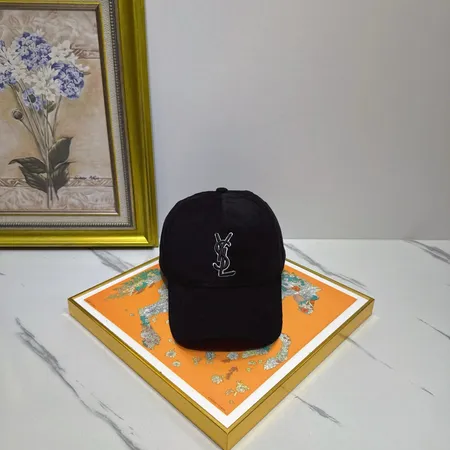 バレンシアガ 帽子