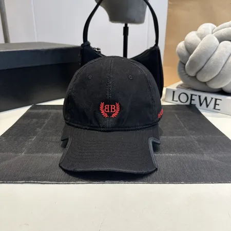 バレンシアガ 帽子