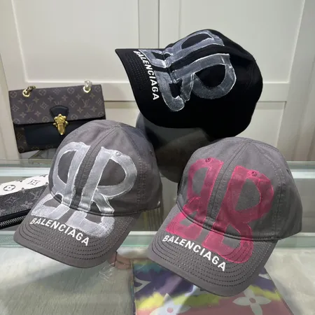 バレンシアガ 帽子