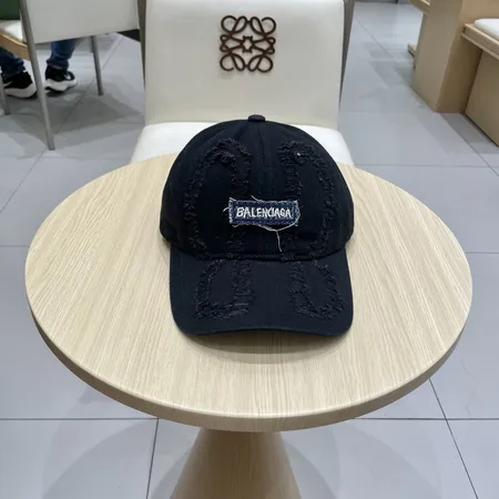バレンシアガ 帽子
