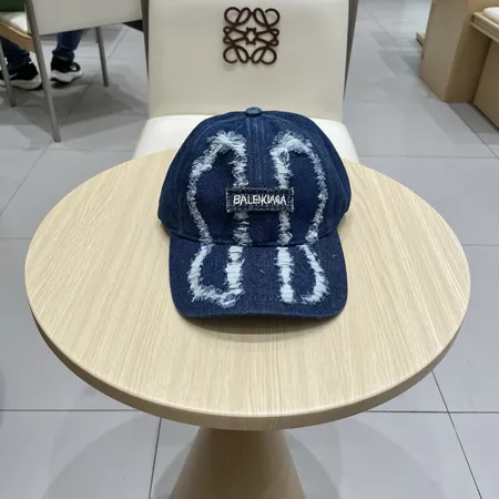 バレンシアガ 帽子