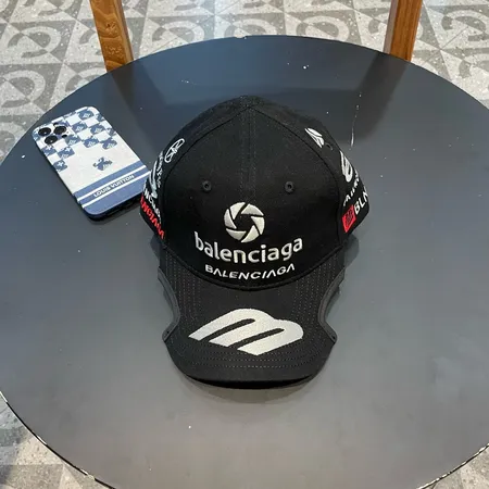 バレンシアガ 帽子