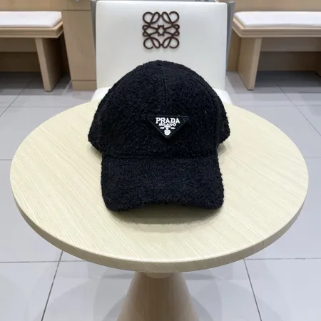 プラダ 帽子