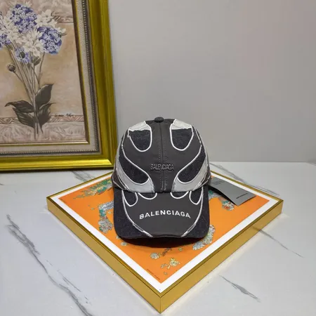 バレンシアガ 帽子