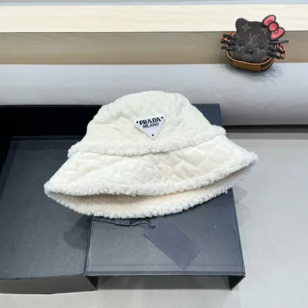 プラダ 帽子
