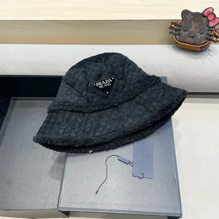 プラダ 帽子